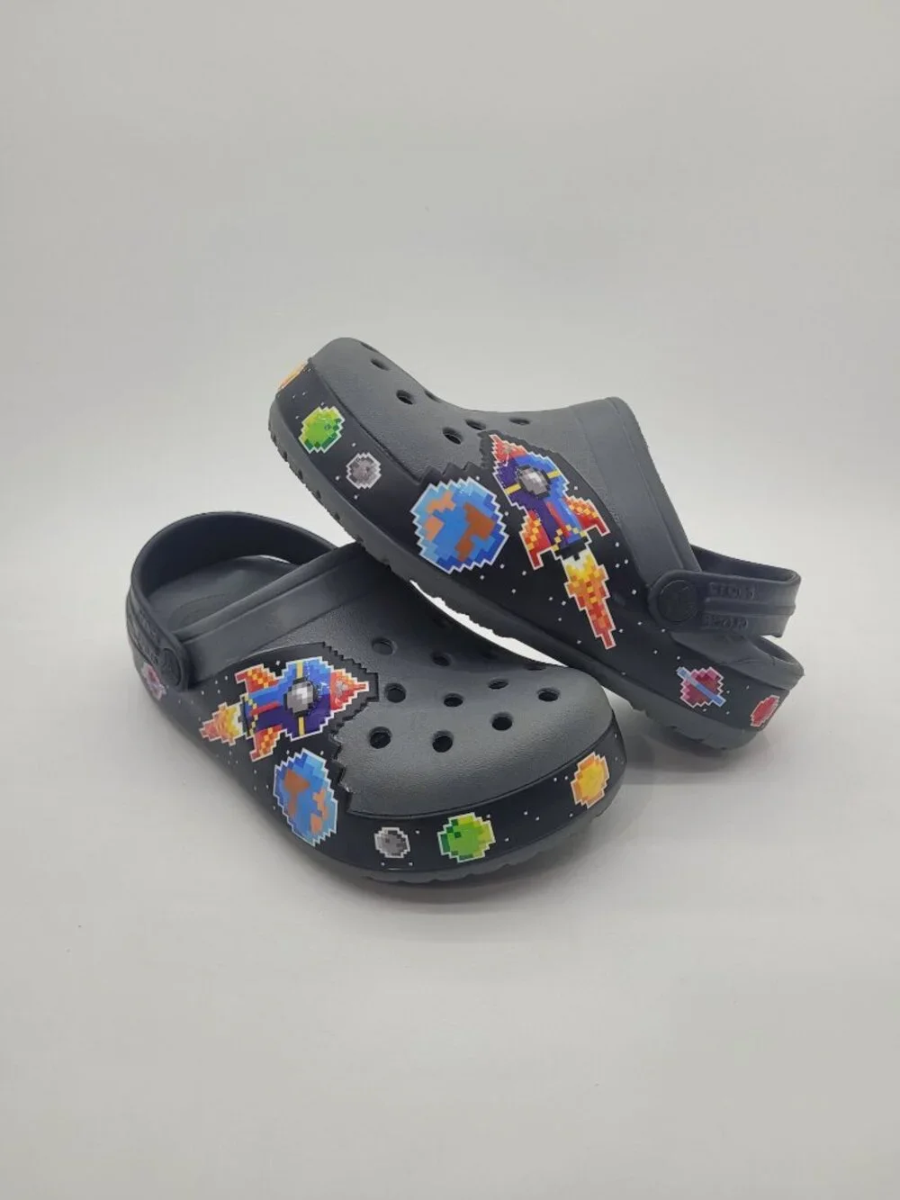 HTF Pristine Crocs Fun Lab Galactic Digi Outer Space Gray Youth Size 3 Spaceship